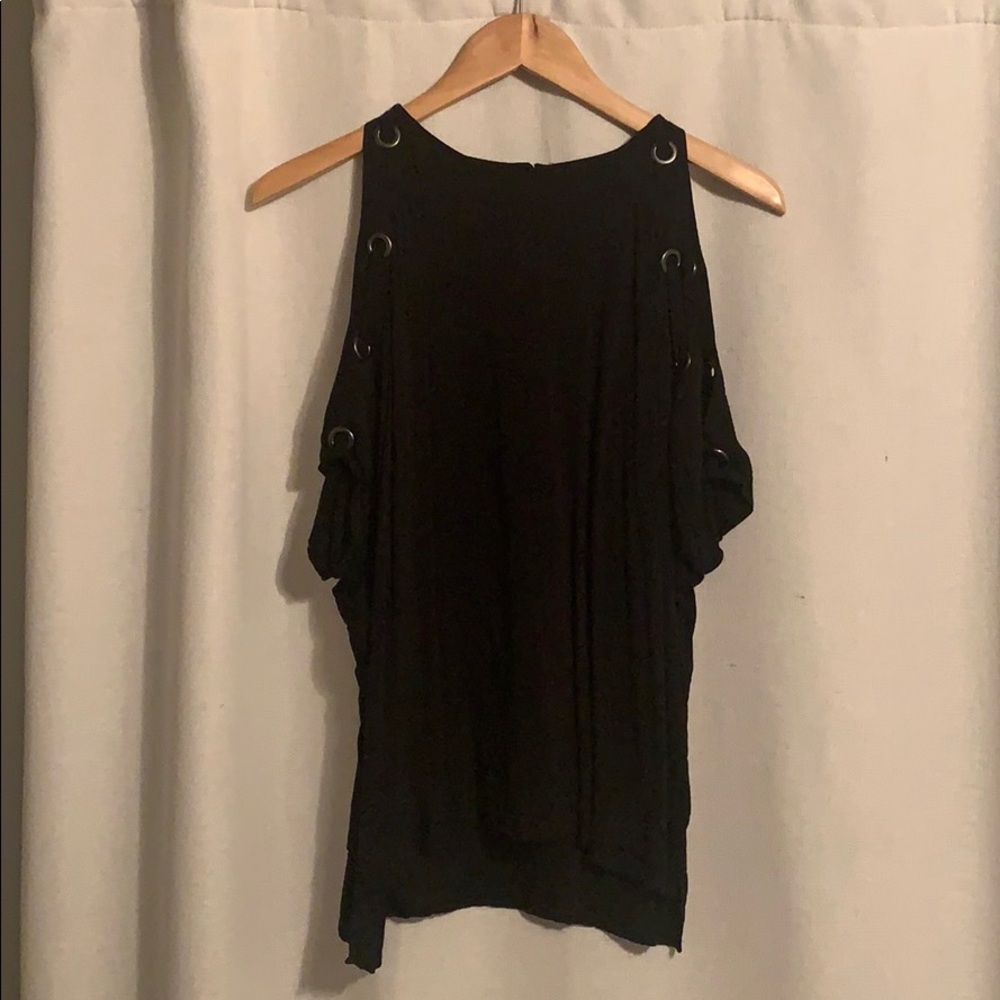 Rock and Revival cold shoulder top